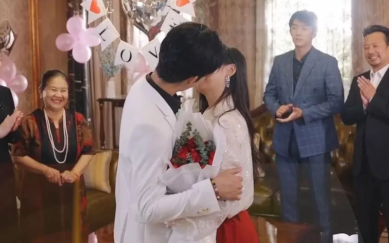 替嫁新娘亿万老公宠上天 海报